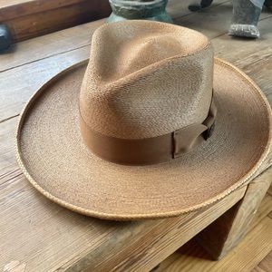 New with tags, Goorin bros. Santiago Fedora in Copper. Size small.